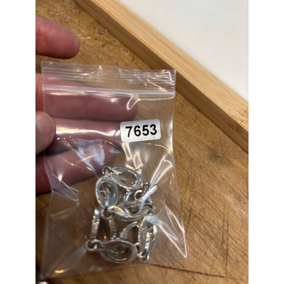 Guess Silver-Tone Chain Link Bracelet With Logo Toggle Clasp 8 Inches - Picture 4 of 6